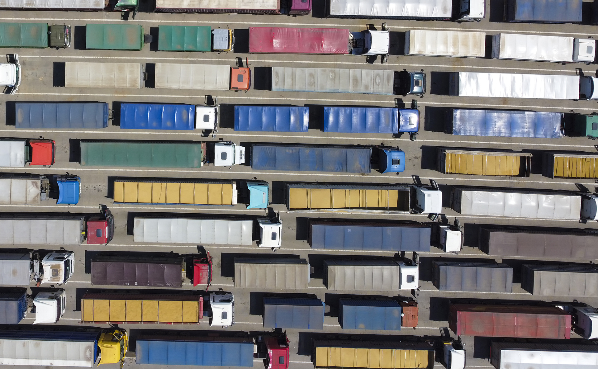 CCNL Vista aerea di veicoli industriali 001 v2