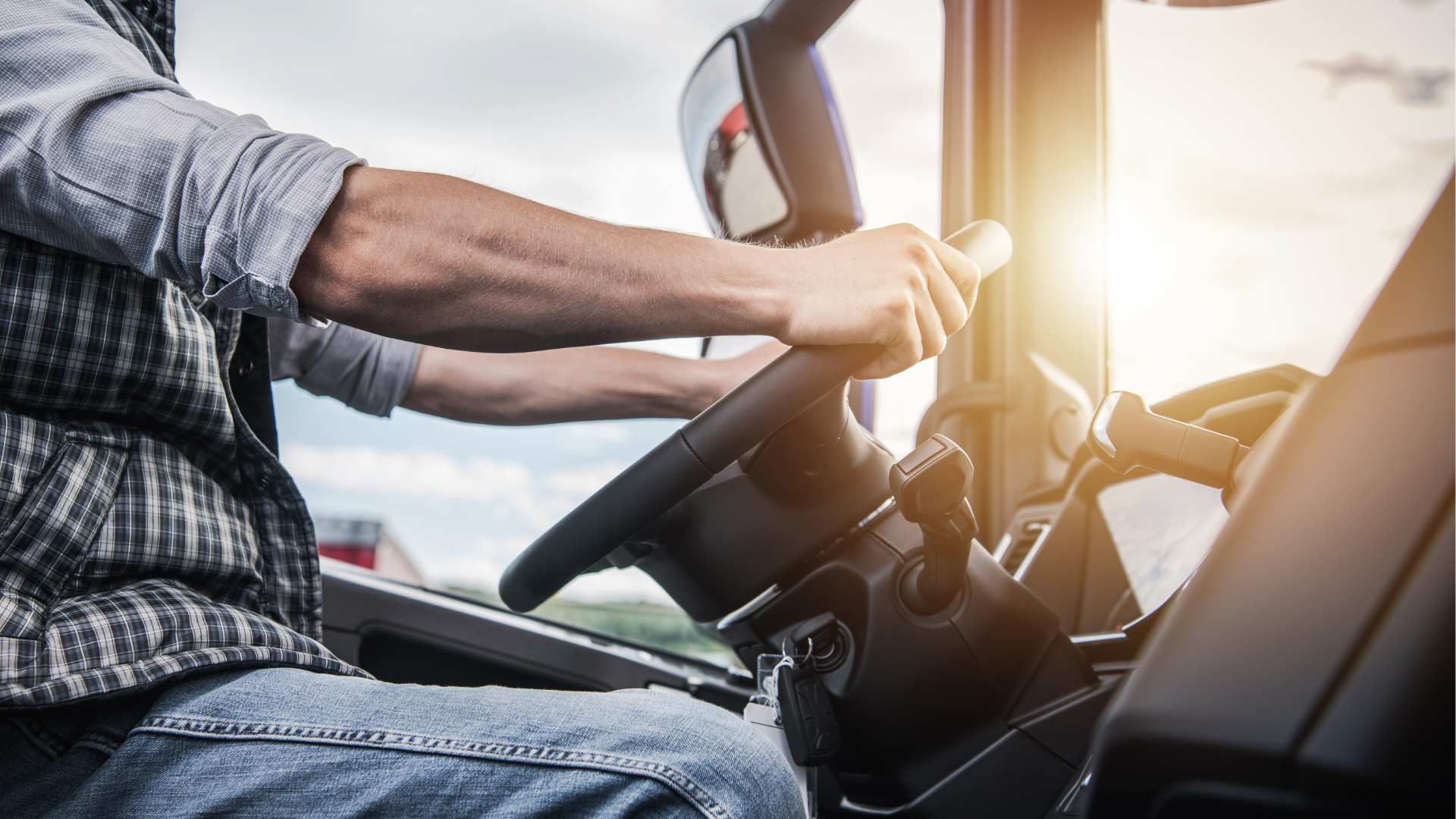 CQC. Reato penale per attestazione non veritiera degli orari del corso. Sentenza della Corte di Cassazione Camion truck patenti cqc