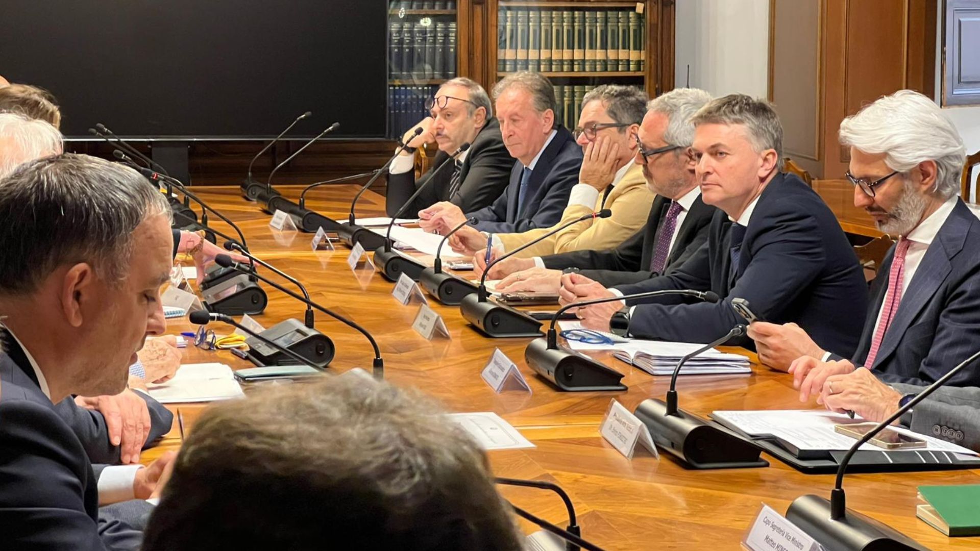 Caro gasolio al MIT confronto con il settore. FIAP chiede regole chiare e misure urgenti