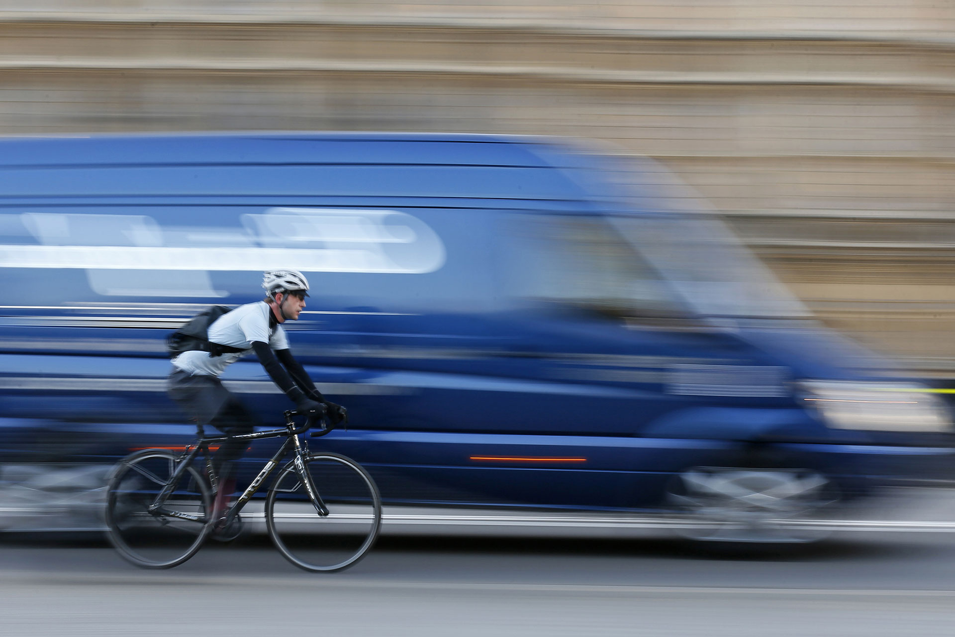 Cyclists and truck 001 1920x1080 v2
