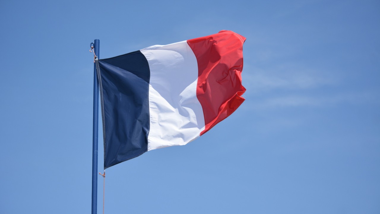Francia. Divieto di riposo in cabina esteso ai conducenti di mezzi fino a 35 ton. Informativa alla Commissione U.E e agli Stati membri.